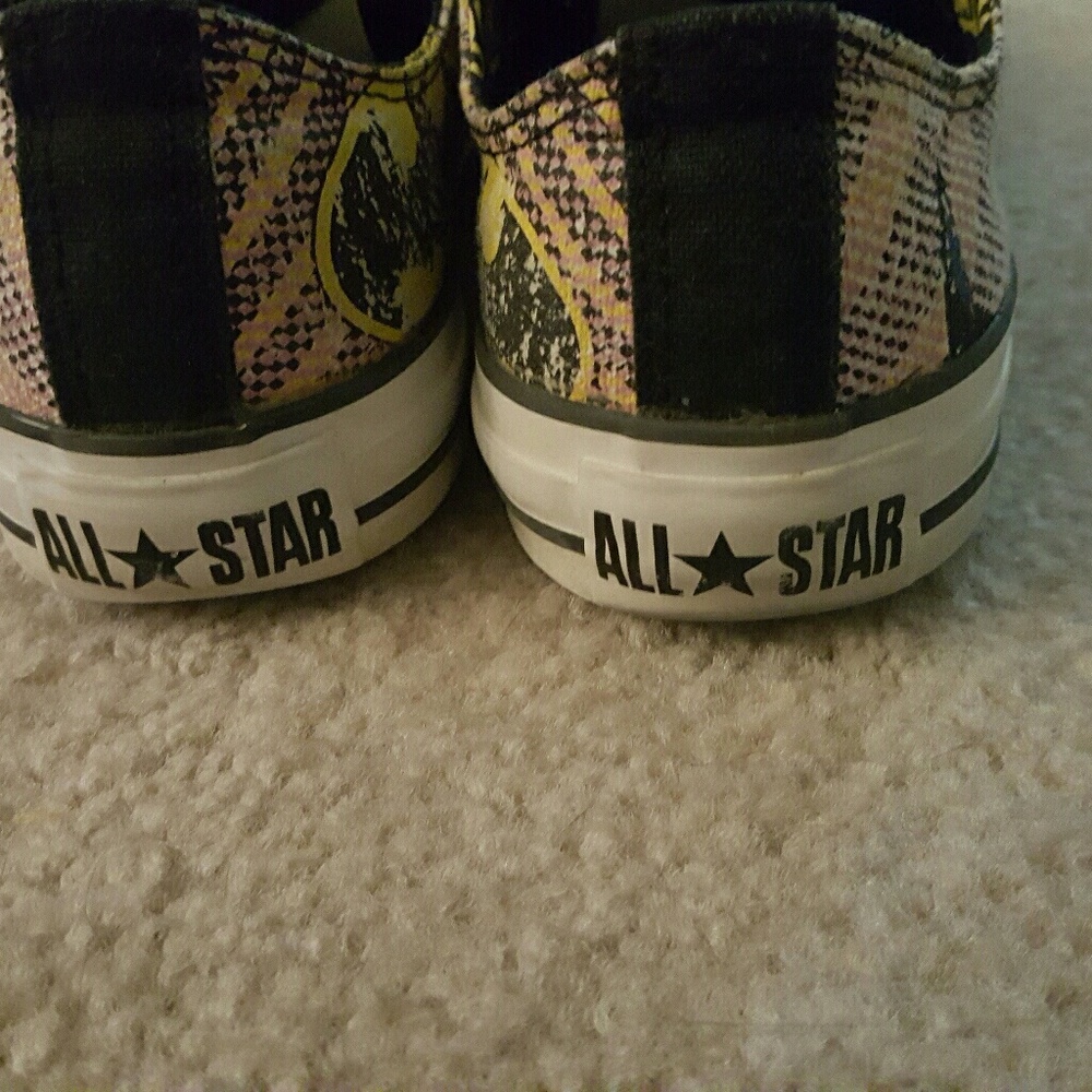 DC comics Batgirl converse